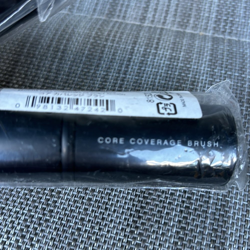 bareMinerals Core Coverage Brush - Picture 3 of 3